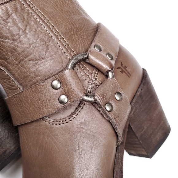 FRYE Brown Tan Distressed Heeled Leather Ankle Boots 5½ m - Picture 8 of 13
